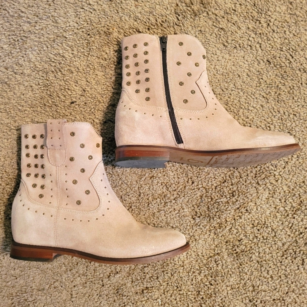 Sundance Kanna Nixie Studded Boots In Natural Suede